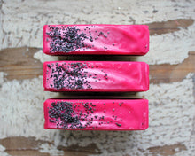 Load image into Gallery viewer, Raspberry Poppyseed Soap